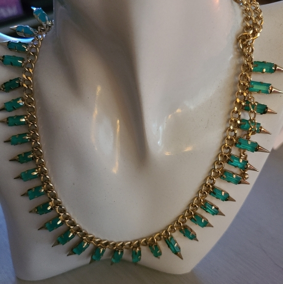 Neiman Marcus Jewelry - Necklace gold and emerald green crystals hp🔥